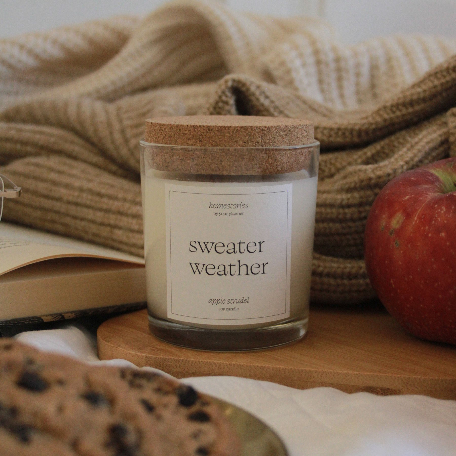 Свічка Sweater Weather (яблуко - кориця)